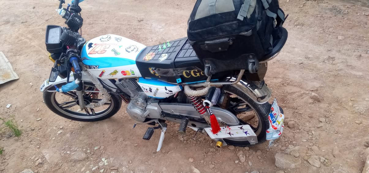 سلام عليكم دراجه سونك سيفان موديل ٢٣وراقه كامله حته كمرك مدفوع مسحوبه وجهيه تسجيل رقام وسنويه ريد مراوس حسب قناعه او بيعع ***********
