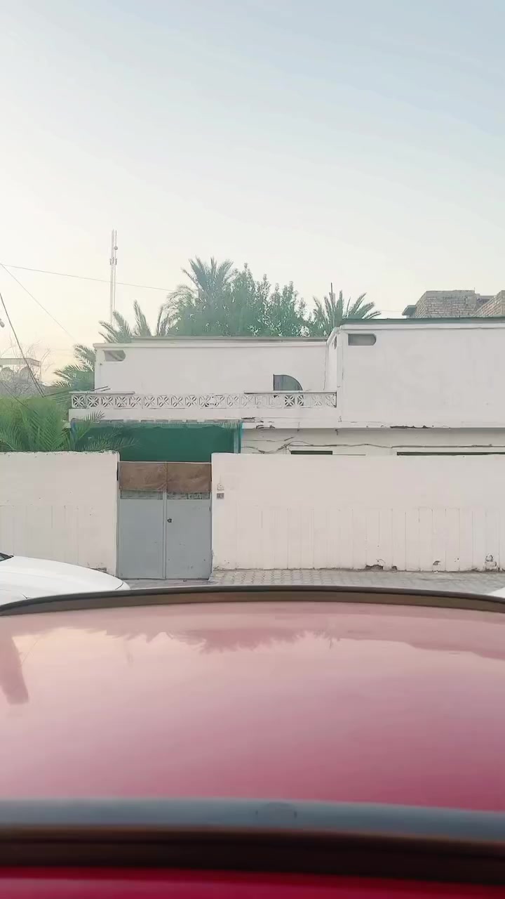 السلام عليكم شقه ارضيه للبيع مع او بدون اثاث مساحة ٦٥ م
 بالاعظميه شارع التربيه موجره حاليا ب٧٠٠ الف تتكون من غرفه كبيره وصاله و مطبخ نظام امريكي وخدمات ومنور العماره والشقه نظيفه جدا عمر البناء ٣ سنوات كل شقه الها ميزانيه كهرباء وماطور منفصل الشقه مزوده بخط انترنيت  في اي بي مجاني (فقط الشقه وليس العماره ) للاستفسار اكثر التواصل واتس اب  ع الرقم التالي 
***********
