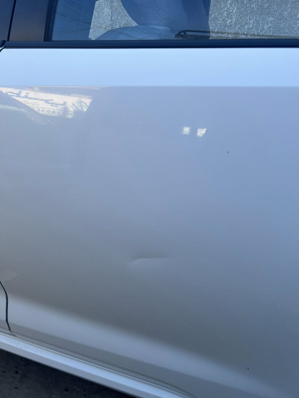 كورلا 24 خليجي ماشية 88 بيها طخة بلباب موضحة بلصورة سعرها 140 وبيها مجال  مكان السيارة بعداد الحرية 
***********
