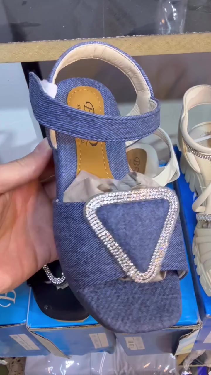 ب٥ الاف القطعه
تكدرون تطلبو من داخل الصفحه
او بالوات ساب ***********
