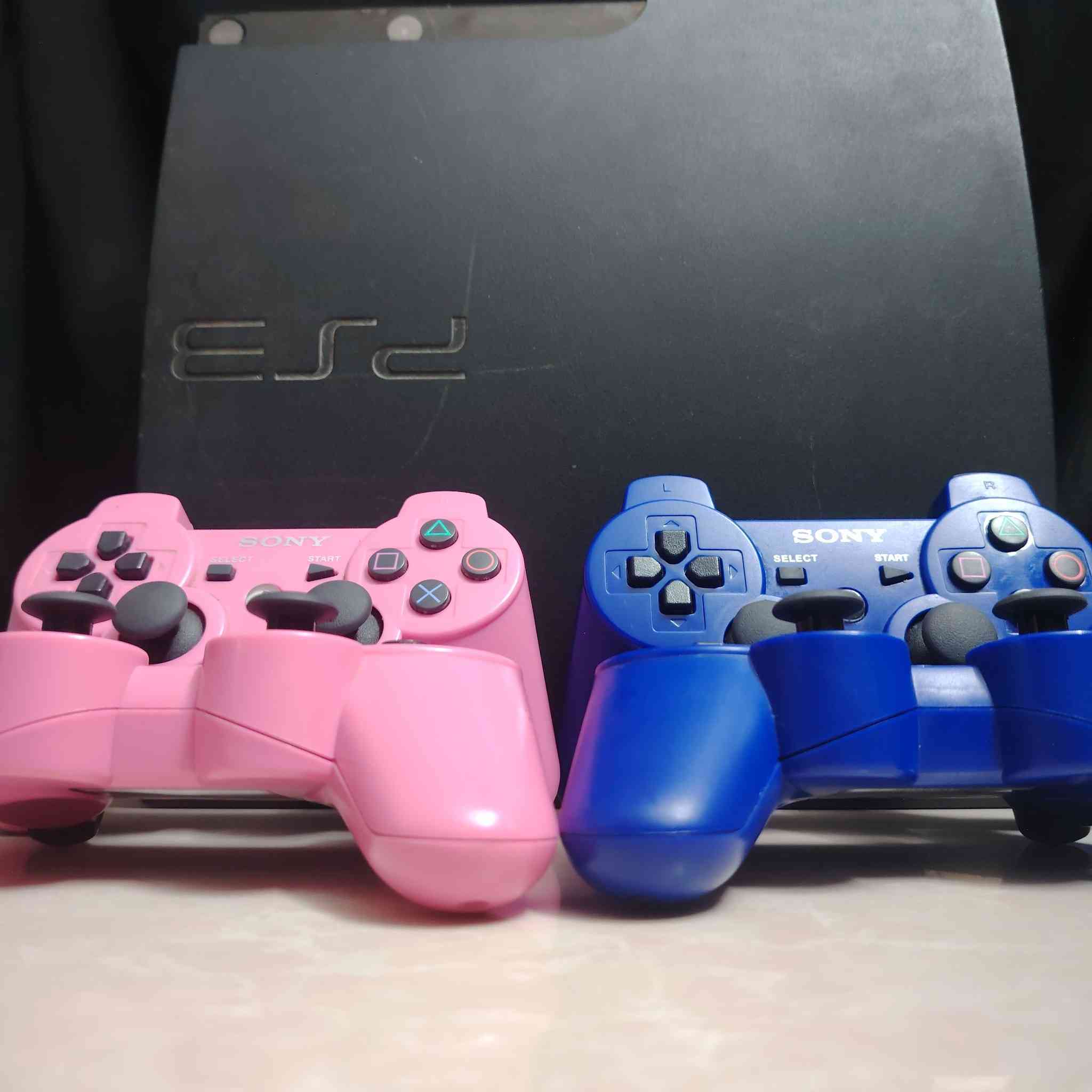 بلي 3 سلم 
سلم مستعمل للبيع
كيبلات العاب يدات مع 
كامل ملحقاته👍🏻
 4جوستكات
مع الألعاب الي بل فيديو💖
قرب جزيره بغداد السياحيه 
***********
