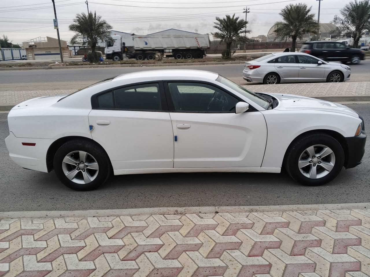 السلام عليكم جارجر موديل 2013 امريكي حادثها بجم حدادية جديدة تخم تاير جديد تبريد تدفئة سنوية جديدة جاهزة من كلشي منظومة لايت زنون رقم ميسان راعيها في ميسان مكانها في ميسان نهاوند السعر 125 وبيها مجال ***********
