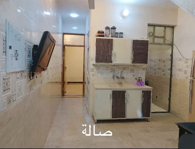 سلام عليكم 
بيت طابقين مسلح مساحة (٧٢م)  قطاع ٥٥ بضهر مستشفى الشهيد الصدر 
بناء٢٠٢٤  الارضيه الطابق الاول مرمر الطابق الثاني كاشي  الصاله سيراميك يعني البيت مرتب ترتيب حلو قريب عالشارع الخدمي ٥ بيت 
للاستفسار اكثر :*********** 
السعر 175 وبيه مجال للشراي  
( متواجد واتساب فقط )
