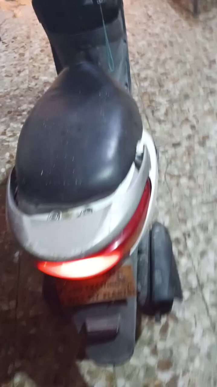 السلام عليكم دراجه بريز للبيع السعر 350 ألف وبيها مجال مكاني بغداد جكوك رقم ***********
