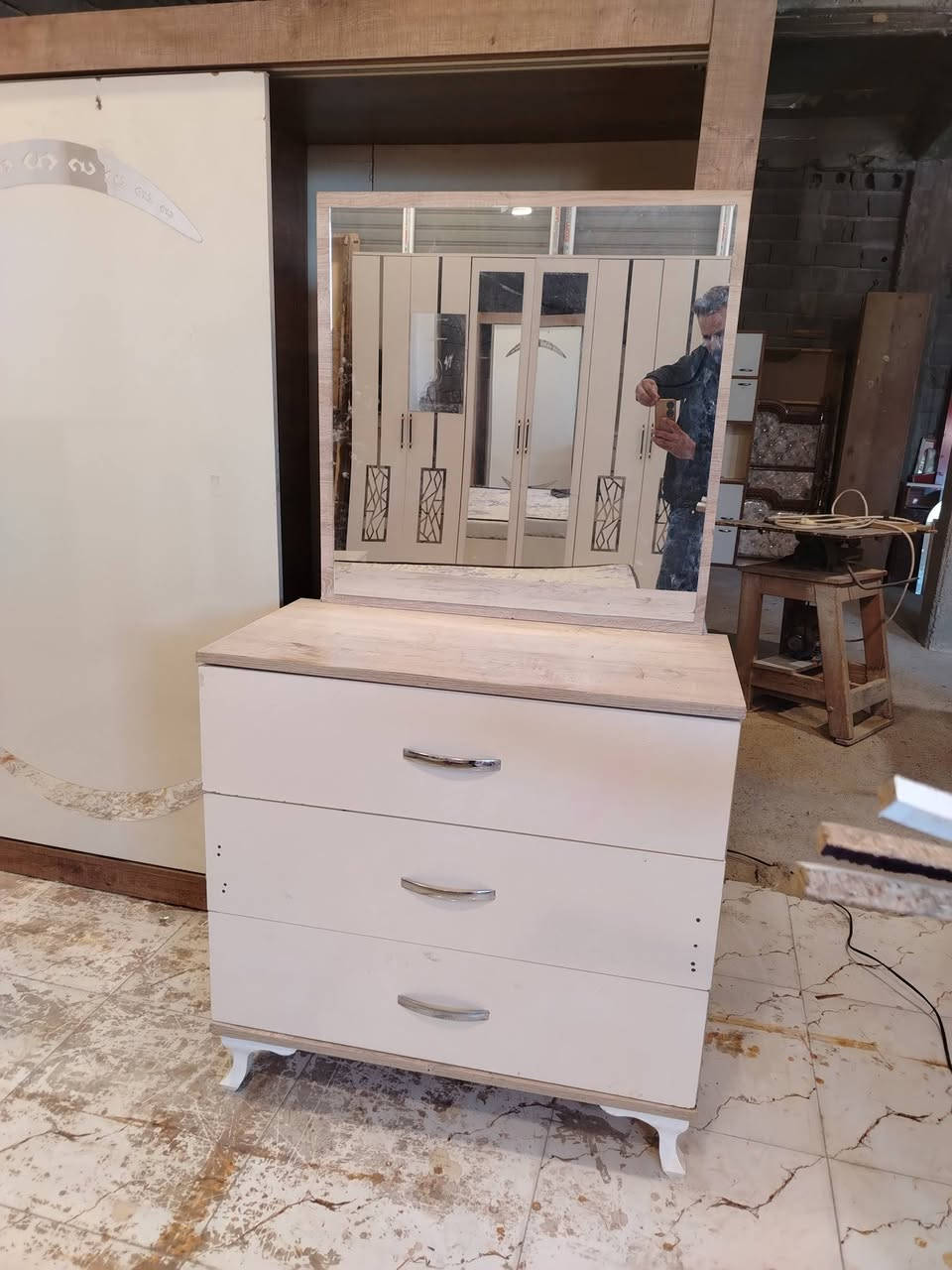 غرفة نوم ٥ قطع سعر ٢٥٠ الف شراي اتصل مكاني كركوك
*********** شعدكم غرف صاج وكناتير اشتري
