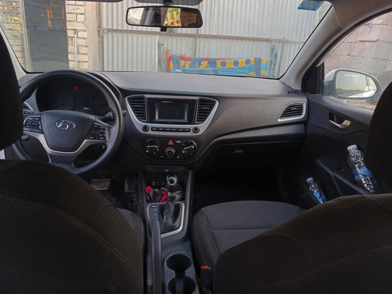 هيونداي أكسنت شكل الانترا وارد امريكي
موديل ٢٠٢٠
السعر المطلوب ١٢٠ ورقة و بيها مجال
ماشيه ٦٥الف كيلومتر 
مكان السيارة  بغداد العبيدي  شارع ٢٠
رقم الهاتف ***********
