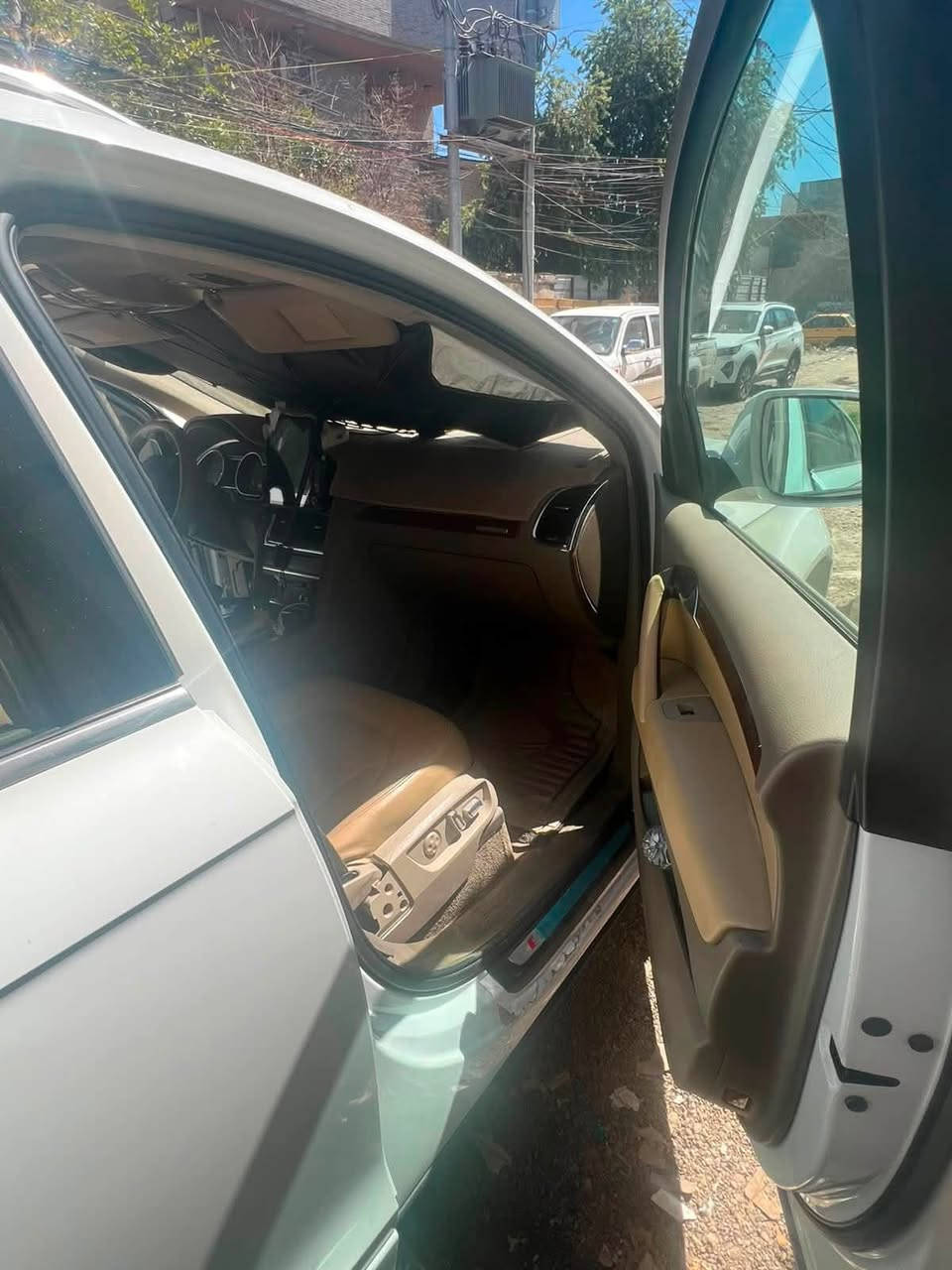 اودي Q7
موديل ٢٠١٣ 
وارد خليجي 
فول مواصفات 
تحكم استيرن كشنات كهرباء بانوراما فتحتين 
كلمات جلد سبعه راكب 
محرك ٣٠٠٠ ستة سلندر سوبر 
كير ومحرك مكفولات 
4×4
بردات 
مسجل شاشه 
تاثيرات جدد 
صدر جديد 
السياره كاملة مكملة مناقصه شي
الاتصال ***********
