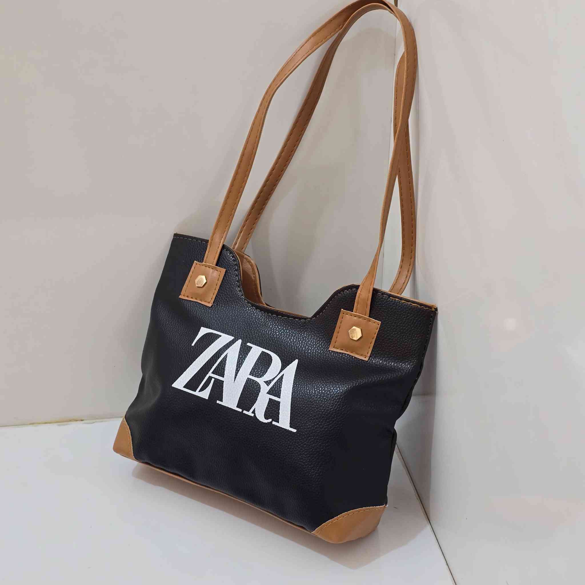 #جديد_الورود_للحقائب
ب٧ الف فقط 
اسود  نمري 
التوصيل لكل محافظات العراق صار #ب٣ الف فقط 

متوفره حسب الالوان المرفقه في الصور ❤❤❤

#اذا_حبيتي_تكون_اطلالتج_مميزه راسلينا ع البيج 
او الاتصال ع الرقم ✅️***********✅️

  #التوصيل لكل محافظات العراق(٣) الف فقط 

#توجد_خدمة_توصيل_المسيب_وكافة_محافظات_العراق

#ملاحظه المحل حقائب نسائيه وملابس أطفال واكسسوارات داخل المحل 🔥 يارزاق 

العنوان ازياء الورود بابل_مسيب_شارع المستشفى مجمع مضر النجار
 #مقابل مجمع ريحانه للأقمشة 
#مقابل ازياء ساندي 
#مجاور احمد للموبايل 
رابط قناتنا ع التليكرام  https://t.me/alwrood996

رابط صفحتنا ع الانستغرام https://instagram.com/alwr.ood9?igshid=ZGUzMzM3NWJiOQ==    تشرفونا
