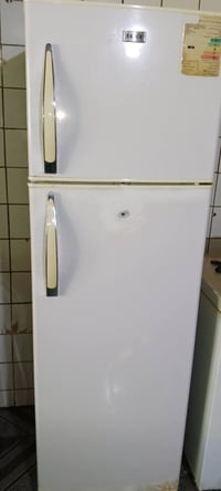 ثلاجة • مستعملة • نظيفة