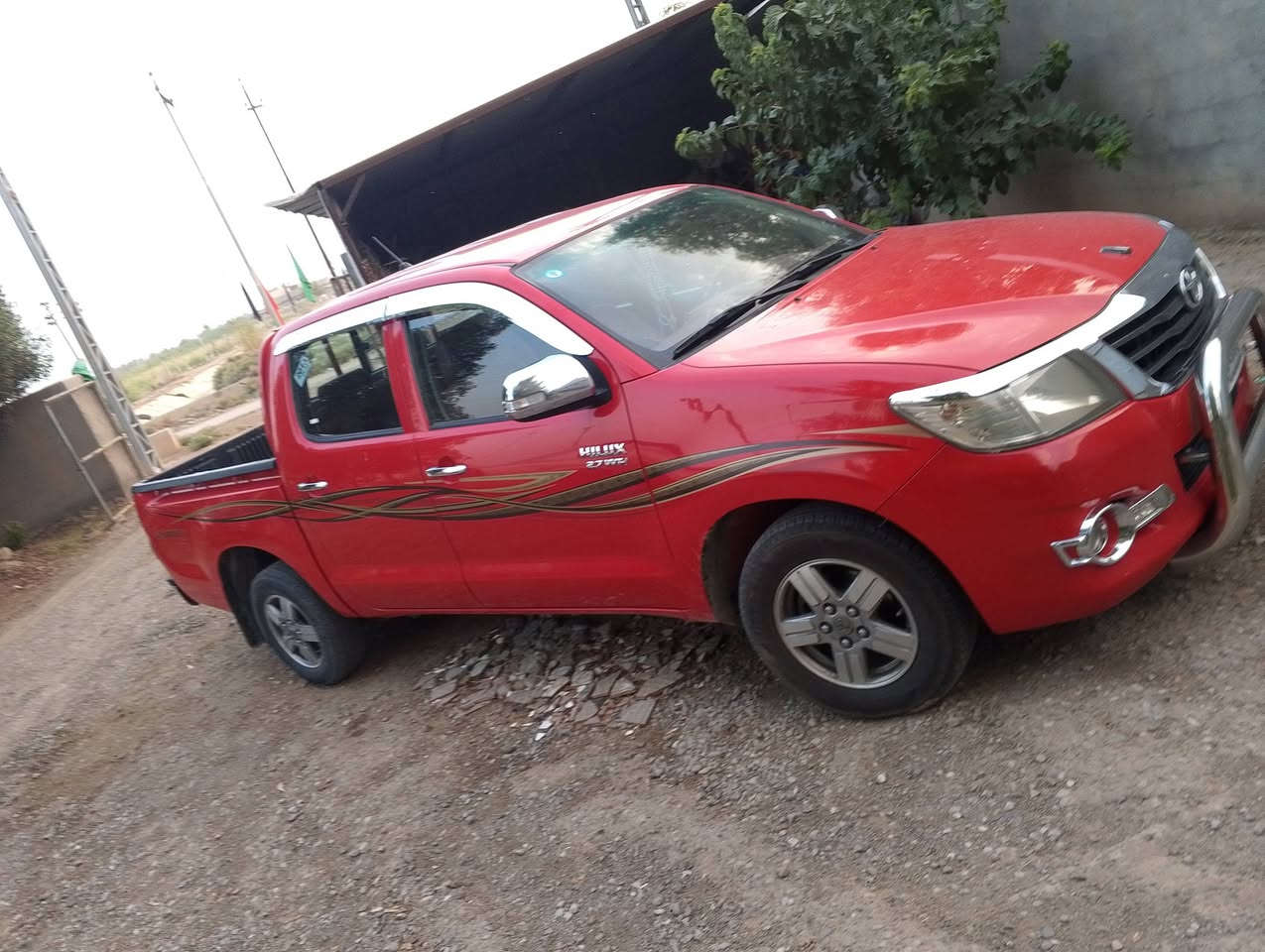 عندي تويوتا موديل 13 اللون الاحمر رقم ديالى كفاله عامه السياره اوتوماتيك رقم الهاتف ***********
