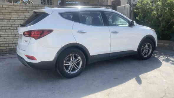 السلام وعليكم سنتافي موديل18امريكي الون ابيض اربيل سنويه ورقم وهزه جديد مكينه 2400فول ماعده بصمه بيه 5قطع صبغ بسمي السياره السعر 140$للستفسار التصال *********** حي الجامعه بغداد
