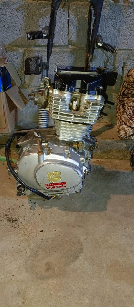 سلام عليكم مكينه اربعة كير
السعر 90 مبدل بستم ولفات 
مكاني نجف طريق ياحسين عامود 130
***********
