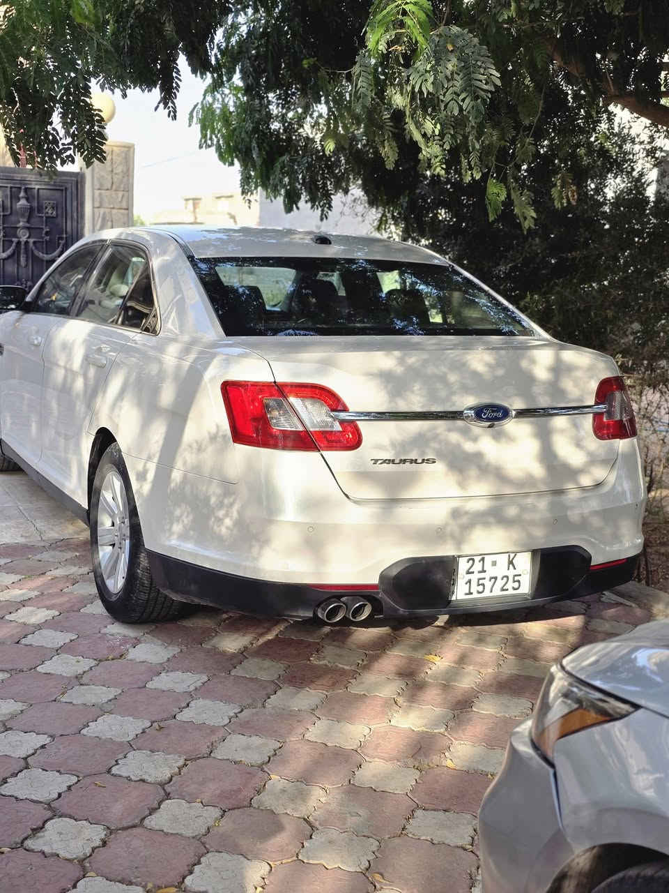 سلام عليكم فورد تورس رقم سليمانيه موديل 2012 فول مواصفات وارد أمريكي بدون صبغ وبل حقيقه احله من الصور
 شفتات ستيرن
سقف سلايت
 داخل جلد
 كشن تتفئه
 سماعات سوني
 سبع الوان 
تحكم ستيرسن جهتين
السياره عليها منضومه غاز نوعيه زافولي إيطالي النوعيه المرغوبه
السعر 128 وبي مجال قليل حگ الجيه
للاستفسار اتصل عل رقم 
***********
