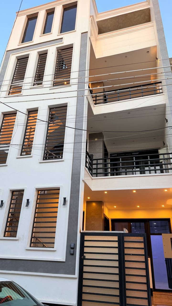 #ياالله_عرض_ستثماري_للبيع 🏬🏬

دار للبيع مساحة 1️⃣5️⃣0️⃣ م 

حي جهاد 📍الشارقة قرب أسواق بوتو موقع مميز ومنطقة حلوه وهادىء//

____________________________\\\\\_______

محتويات العقار // ثلاث 3️⃣ وحدات سكنية //

 قرب شارع العام بناء جديد غير مسكون // 💯👍

كل طابق معزول عزل تأم // 👍👍

محتويات الوحدة السكنية  غرف نوم 2️⃣ 🛌 

 🚾 صالة 🛋️ مطبخ 🍝منؤر 2 هول داخلي 

سخان ماء ماطور //

سعر والاستفسار // 

*********** واتس ☎️

مكتب العدل للعقار 🏘️
