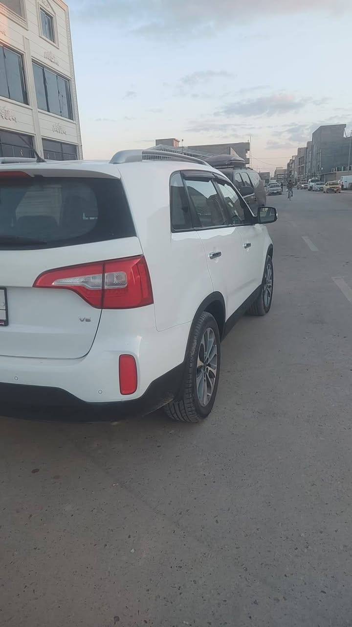 السلام عليكم سياره نوع سورنتو خليجي موديل2015فول موصفات واحد على واحدبدون سلايت حساسات سته اسلندى سبعه راكب٣قطع تبريد خمسه ويل كب سياره بصمه.داخل قرميط مري شفط باب لد باب ترحيب السياره جديده مال جناي كفاله عامه كلين العنوان تكريت صلاح الدين بيع سريع  رقم الهاتف ***********
