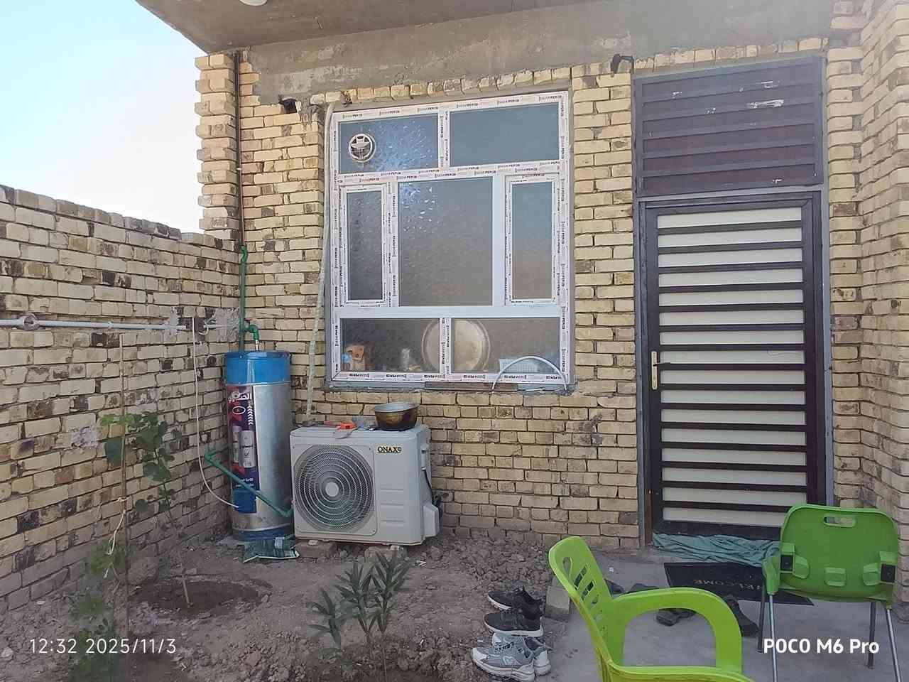 سلام عليكم بيت زراعي للبيع 200/م قرب جسر الجامعه جديد و6بيت عن الحولي غرفتين وصاله ومطبخ وديوانيه وصحيات داخليه وخارجيه گراج وحديقه بي نقص صاله وغرفتين بس الماء وكهرباء ومجاري كامل شراي يتصل//***********
