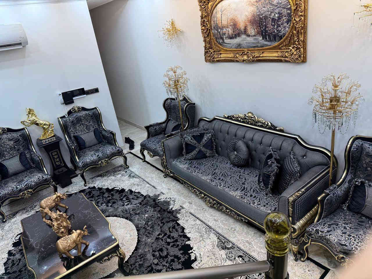 السلام عليكم 
عندي  تخمين للبيع 
 تركي ملكي  جديد جدا جدا ضخم 
خشب زان 
صبغ حراري 
نقوش وحفر يدوي 
١٠  مقاعد
حفر ونقوش ملكيه
قماش المقاعد  ايطالي درجه اولى

اخوان هاي التخمين   راقيات وغاليات  الي ايدور شي رخيص هذا التخم ميفيده
سعرهن  الجديد بالسوك  ب  ٤   ملايين ونص والثاني  ب ٥ ملايين 

اني رايد التخم الواحد  ب   ٣  مليون      ومجاله  بسيط
 التخمين ب   ٦  ملايين  
مكاني 
بغداد   الكرخ  حارثيه   شارع الكندي
قرب مول بغداد
سبب البيع بيتي صغير والتخم ضخم
***********
