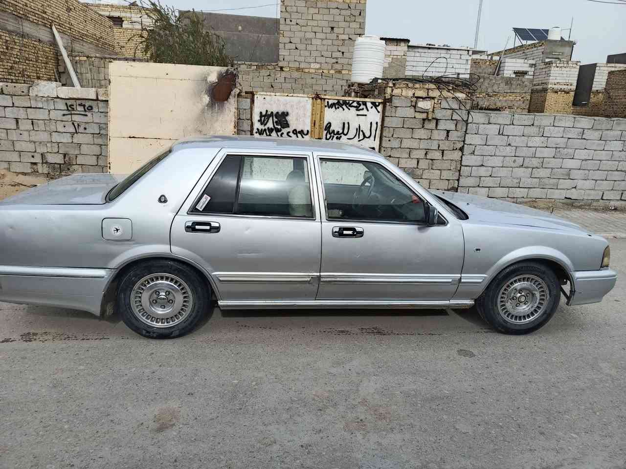 السلام عليكم سياره نيسان سيدرك للبيع موديل 2001 رقم سليمانيه انكليزي عندي وكاله مداور السياره مصبوغة عام للجماليه بدون ضرر مكفولة من الضربه كلها شغاله سنتر لوك تبريد شغال تخم تاير جديد كهربائياته كلها شغاله حداديه 80ب100 رايده ب45 وبيها مجال بصيط مكانها ديوانيه ***********
