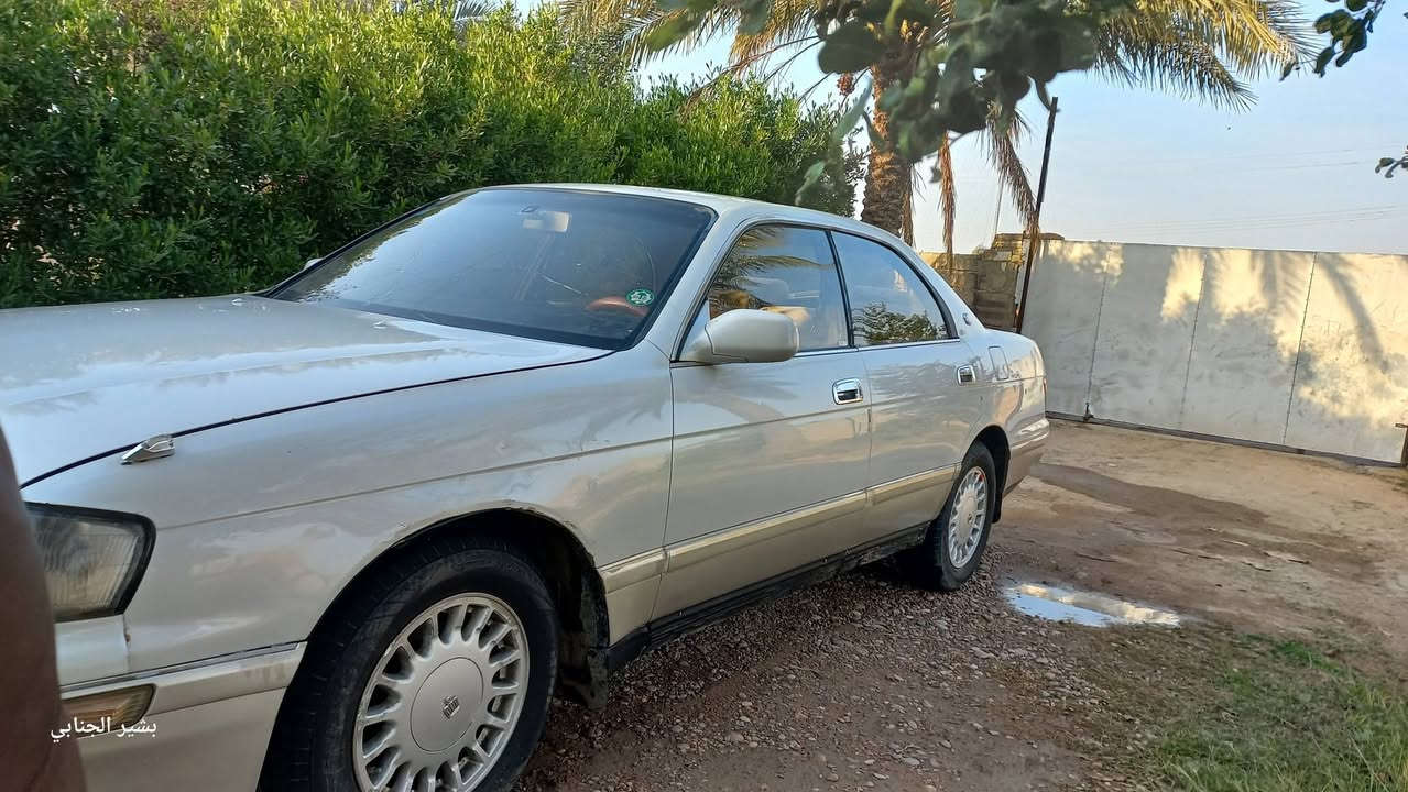 كراون بطة 1995
گير اوتماتيك جديد 
مكفولة من الصبغ 
محرك جديد 
تخم تاير 
كرسي منفصل 

التاجي منشأة النصر

***********
***********
***********
