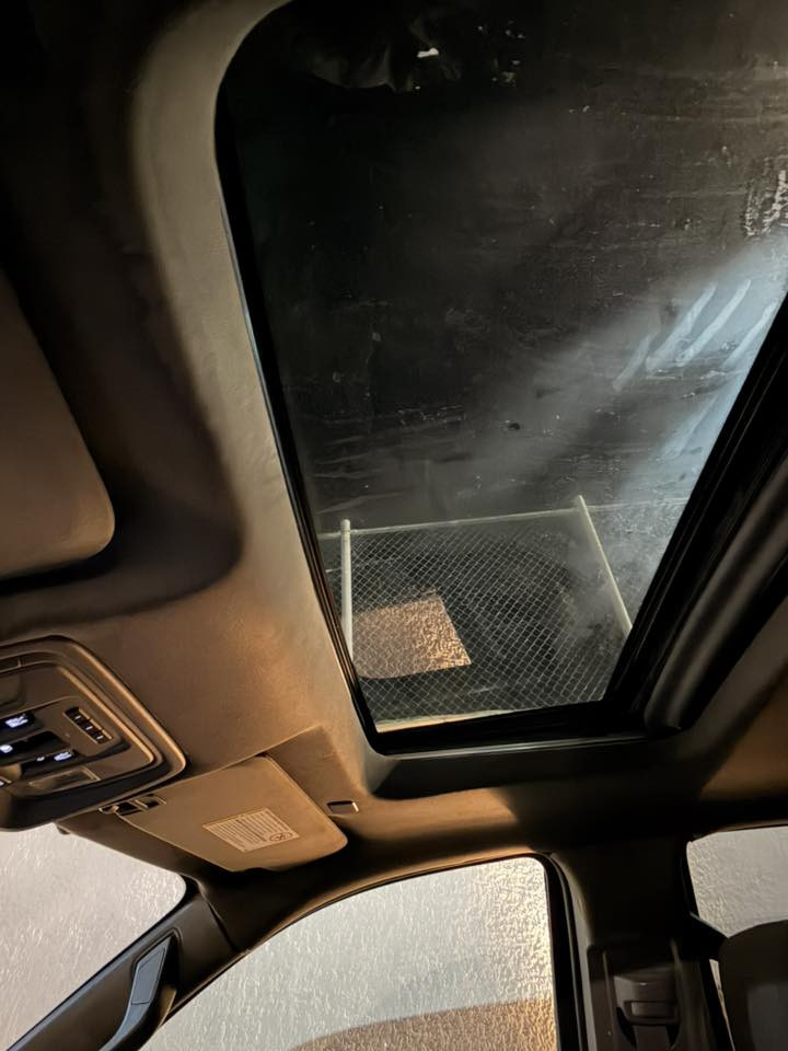 السلام عليكم سلفرادو 2022  TRX ماشيه 35000 كيلو رقم بغداد سنوية جديدة باسمي وارد امريكي حادثها قماره فقط واكع عليها حجاره باقي السياره مكفولة كير بطح داخل تاهو 
باقي التفاصيل 
*********** 
هذا رقم صاحبها مكلف بالنشر
