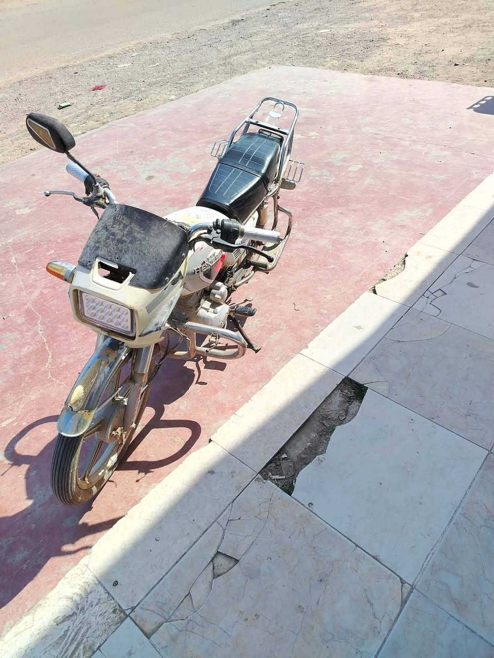 موطور جني ١٧ للبيع السعر ٢٧٥  ***********
غير متواجد عل خاص
