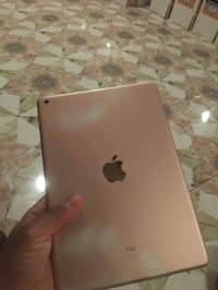 آيباد 7 • للبيع • تواصل خاص