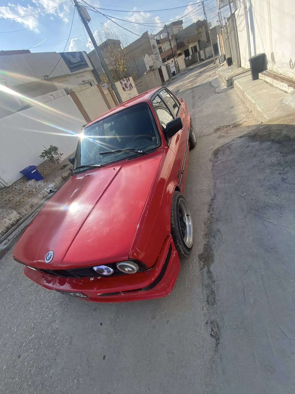 زعرا مؤديل ١٩٨٨
گير و مه كينه ي به شه رت
سه نه وي وه كاله يه
به شه رتي ئه وه ليات و به لام به شه رتي غه رامه نيه
سه ياره كه وه كو مسروف
مؤديلي كونه تيدايه 
جپنه ي  تؤپه سوكاني ته قيوه
بؤربه رينيكي سه وتي تيدايه
باقي زور توند و تؤله سه ياره كه
له هه وليرم
به س  فرؤشتن
*********** به س واتس اپ
