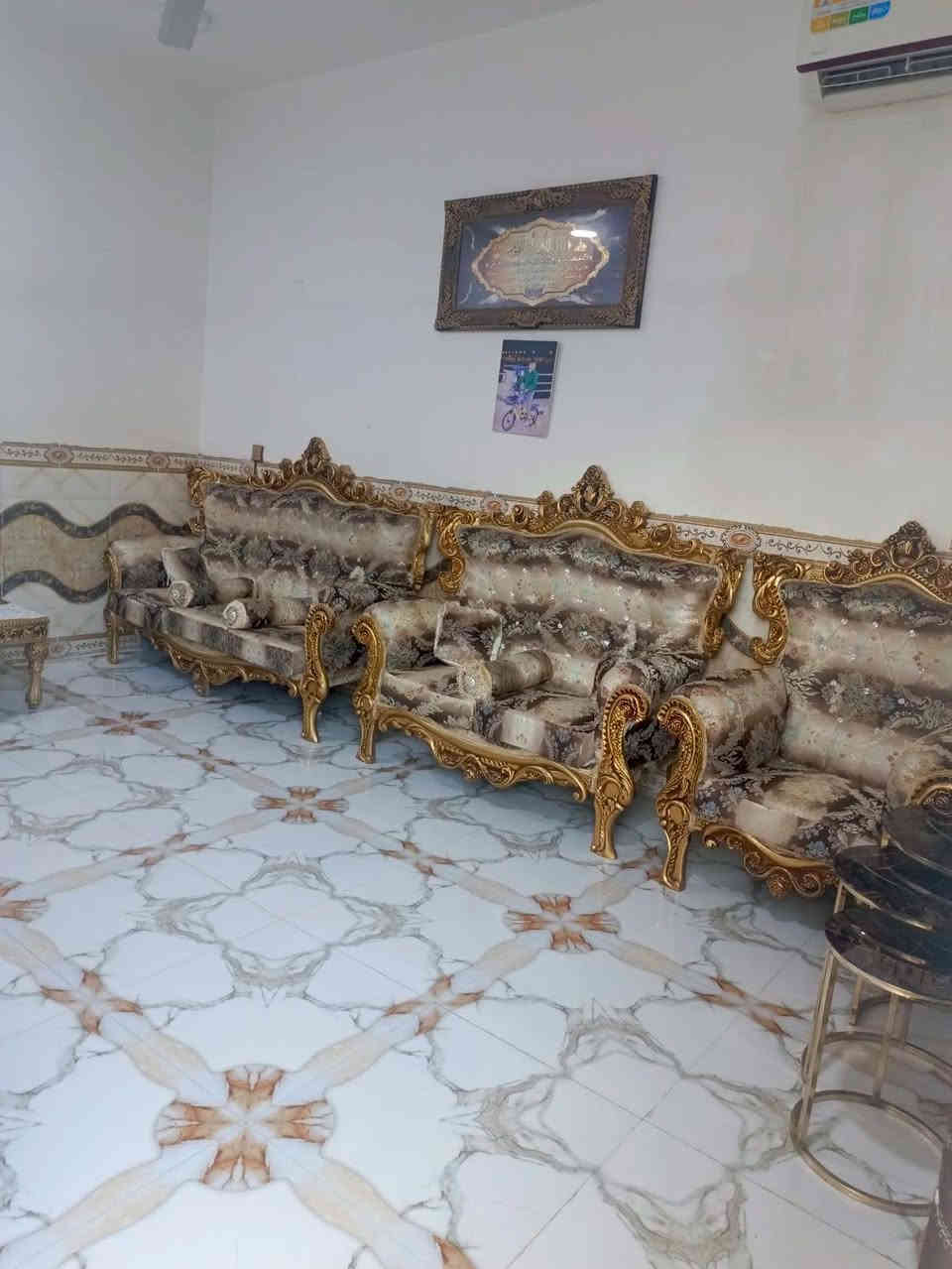 مشتمل 100 متر بحي الحكيم نزلت ماركت على الأمير  
سند 25 بناء حديث 2023 بناء طابوك 
غرفه وهول ومطبخ وستقبال ومنور وصحيات 
يبعد عن شارع العام 200 متر
السعر 43 بيه مجال 

الشراي يتصل ***********
