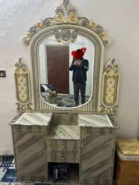 غرفة كاملة جرباية وميز مراية وكنتور جدد كلش نظيفات بس ميز المراية بي خ...