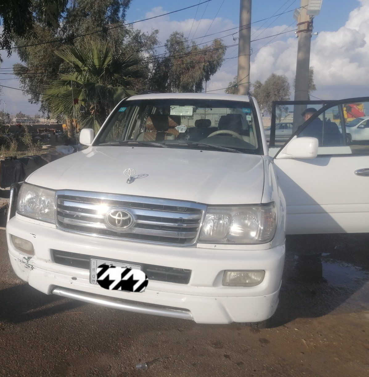 🚗 للبيع: ملكة الصحراء لاندكروزر (GXR) - قمة النظافة 🚗
​للباحثين عن سيارة "جاهزة من كل شي"، متوفرة الآن لاندكروزر موديل 2001 (محدثة بالكامل 2007) بمواصفات مميزة جداً وجاهزية تامة.
​✅ المواصفات والكماليات:
​المحرك: 4500 "عدل" - القوة والتحمل المعروف.
​ناقل الحركة: جير أوتوماتيك (بشرط الفحص).
​التكييف: تبريد + تدفئة شغالات 100% (ثلاجة بالصيف ودفو بالشتا).
​الإطارات: تخم تاير جديد (ما تحتاج أي مصروف).
​الحالة العامة: السيارة كلش حلوة ونظيفة، وجاهزة تماماً "ما تصرف عليها ولا 250 دينار"، دق سلف وسافر.
​الضمان: جير ومحرك مضمونات بشرط الفحص.
​اللون: أبيض ناصع.
​✅ الأوراق والثبوتيات:
​الرقم: ألماني (بغداد).
​السنوية: مجددة لغاية 2029.
​الفحص (الهزة): جديدة.
​💰 السعر والتعامل:
​المبلغ المطلوب: 135 ورقة ($13,500).
​التعامل: "بيها مجال للطيبين.. تعال شوف السيارة بعينك وتدلل، ما نختلف إن شاء الله".
​📍 الموقع:
​محافظة ديالى - ناحية جلولاء.
​📞 للتواصل والاستفسار:
الاتصال مباشرة على الرقم: ***********
​#لاندكروزر #تويوتا #سيارات_للبيع #ديالى #جلولاء #
