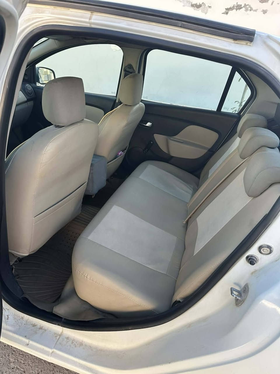 سلام عليكم اخوان عندي رينو سيمبول 2016  حره تحويل ثاني يوم السيارة كاملة تبريد تدفئة بس الصدر تعبان باتري جديد السيارة نضربت من كدام وطك الايرباك مال ستيرن وبيه طخات خفيفة كلش السعر 60وبيه مجال بسيط مكان بغداد عامرية للاستفسار      متوفر واتس اب ***********
