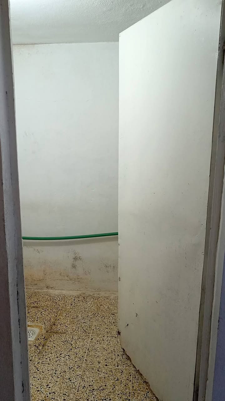 بيت للايجار سومر 112 100متر غرفة وهول واستقبال ومطبخ ومنافعها بدل ايجار 250 للتواصل وا
تس اب ***********
