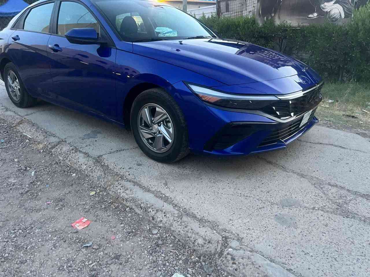 للبيع هونداي النترا موديل 24
2024 Hyundai Elantra SE

محرك 2000 دوش/ رقم بغداد باسمي السياره وأرد أمريكي بيها اصبع بارد بالبنيد فقط بدون ايرباك عداد المسافة ٢٧ الف ع وضع الشركه اي قطعه ما مفتوحه مكفوله السعر ١٦٢$ ورقة وبية مجال. بسيط موقع السيارة  بغداد حي الاعلام الاتصال او واتس اب *********** 

شاشة معلومات وترفيه: شاشة تعمل باللمس لوحة العدادات ديجيتال 

تدعم أنظمة Apple CarPlay و Android Auto في جميع الفئات.

ميزات السلامة والأمان:

نظام مراقبة ضغط الإطارات.

نظام التحكم الإلكتروني في الثبات.

نظام التحكم في الجر.

نظام مراقبة النقطة العمياء.

نظام التحذير ٣ انظمه قياده مانع انزلاق
