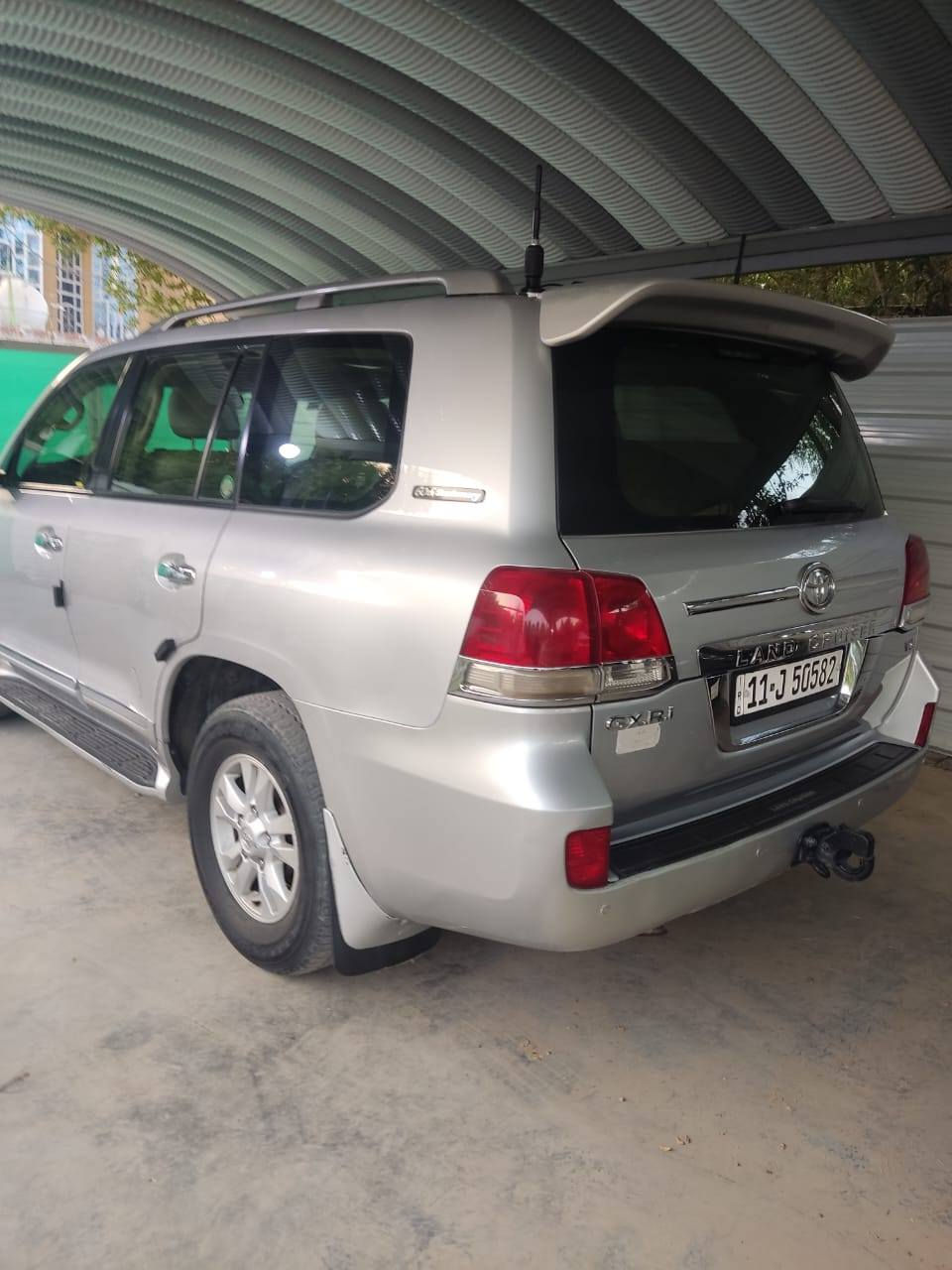 السلام عليكم لاندكروز موديل 11 ستينية ماشية250 سونار داخل المنشور محرك ما مفترح تبريد صدر كرير  خير من الله  حلوة السيارة جاهزة .. عنوان بغداد الكاظمية سعر 290 بيهة مجال ***********
