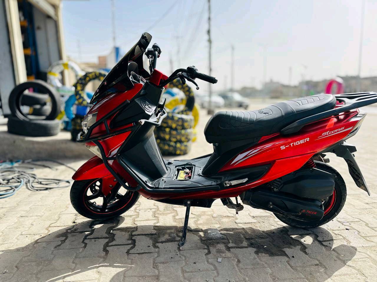 السلام عليكم دراجه سترونك صيني السعر 600الف الدرجه كلشي بسها شغال بس المحرك مجفت مره وحده العنوان البصره الحيانيه الرقم ***********