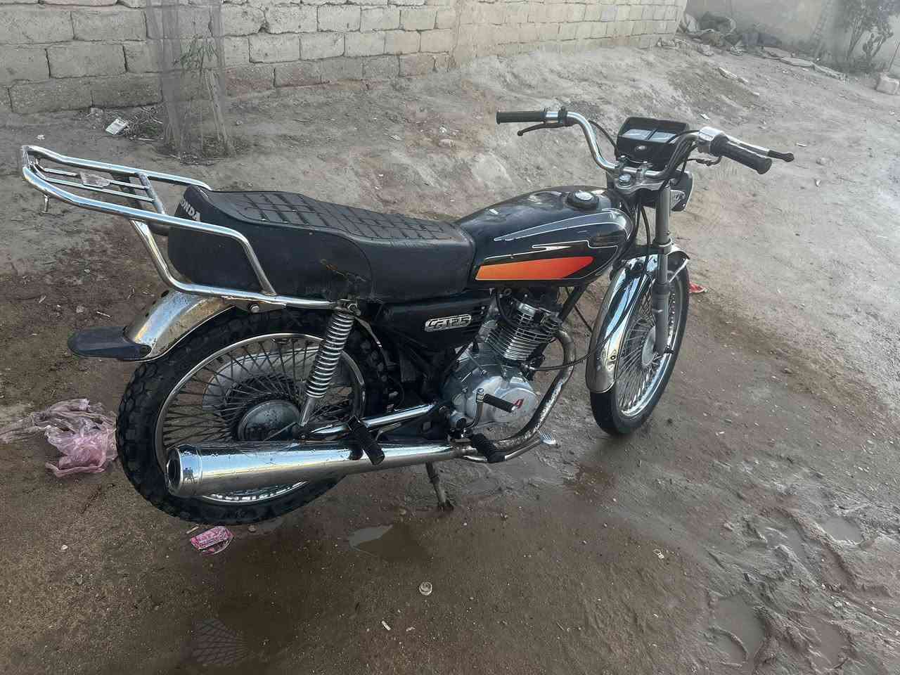دراجه 4كير  كلك مديل 16كهربائيات كله شغاله سعر 250 رقمي ***********
