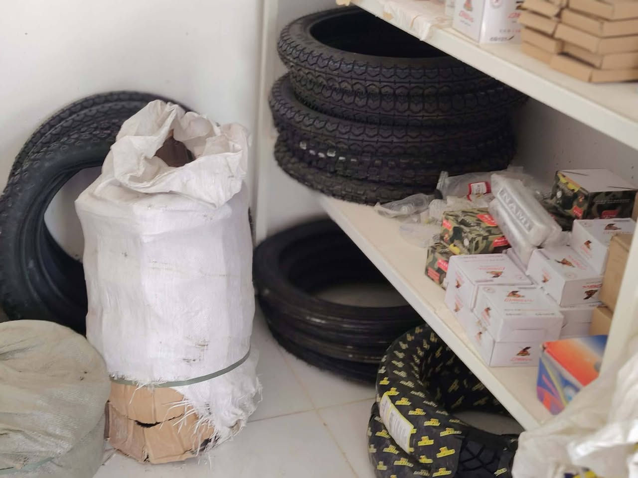 ياالله سلام عليكم تتم ببركه الله افتتاح المحل الجديد باادرة عماد البديري كافه انواع الغراض الدراجات كلشي موجود دهن باانواعه  في قضاء البدير مقابيل صباح ابو النشائيه كلشي متوفر لاتحتار الاستفسار ع الرقم❤ ***********او ع الاسيا❤ ***********♥ ومن الله التوفيق،، ♥
