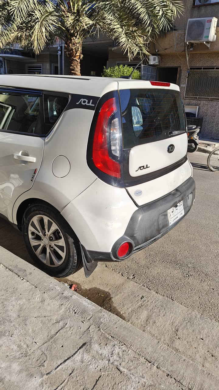 سياره للبيع كيا صول وارد امريكي محرك 1600 ماشيه 93 وقابل للزياده مديل 2015 حادثها قطعه صغيره في  الصندوق الخلفي  50سم×20 سم بدون حادث فقط هاي القطعه بدون صبغ وكامره خلفيه  وشاشه  تخم تاير جديد ودوشمه جديده السعر 130 وبيها مجال التواصل ع الخاص او الاتصال ع الرقم ***********
