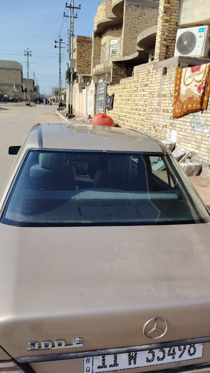 سلام عليكم سياره مارسدس دب موديل 1990 السناويه جديده 2029 بيه هزه جديده بيه مكينه 2500 بطه سعر السياره(60)وبيه مجال العنوان ميسان حي الموضفين***********
