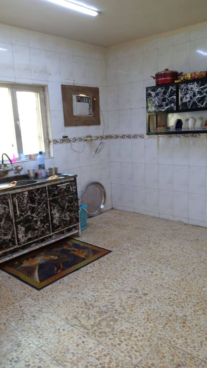 بيت للبيع حي الجهاد مقابيل مكوئ الاستاذة مساحة 250م الاستفسار الاتصال على الرقم ***********
