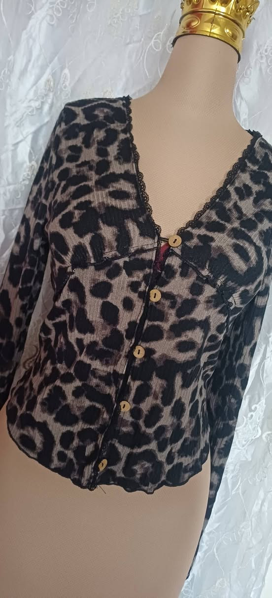 القطعة 5
قياسات 38
ملابس شي إن الاصلي


**إذا كنت صاحب هذا الإعلان وتريد حذفه لأي سبب، رجاءا أرسل رسالة إلى الدعم الفني**