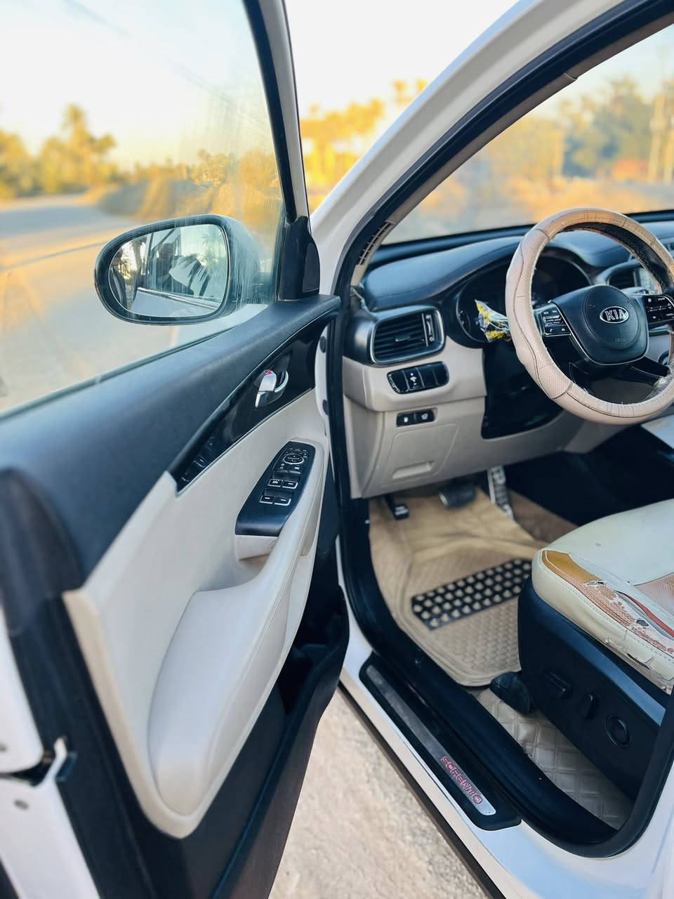 السلام عليكم

للبيع سورنتو 2018 خليجي فول عده بانوراما سياره كفاله بيه بس بارد شخوط بصيطات مكان نجف حريه سعر 235وبيه مجال ‭0788 012 9943‬
