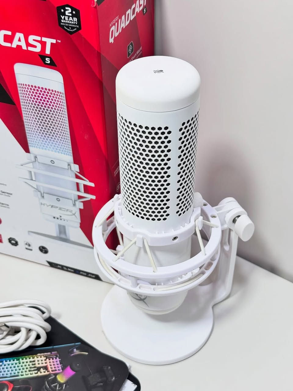 المايك القوي
قطعة مميزة جداً
Hyperx quad Cast S سخة الأس لون الابيض
• مايك USB ستوديو احترافي مخصص للبث المباشر والجيمينك
والبودكاست
• جودة تسجيل عالية الوضوح بصوت نقي وثابت بدون ضجيج
• كابسولة Condenser كبيرة تعطي عمق وقوة بالصوت
• إضاءة RGB محيطية فخمة قابلة للتخصيص الكامل
• 4 أنماط التقاط احترافية تناسب كل السيناريوهات
• مستشعر لمس ذكي لكتم الصوت الفوري
• فلتر بوب داخلي احترافي يقلل أصوات النفس والحروف الحادة
• حامل Shock Mount مدمج لعزل الاهتزازات
(Gain Control) تحكم مباشر بحساسية المايك •
• منفذ سماعة 3.5mm للمراقبة المباشرة بدون تأخير
• يعمل بنظام Plug & Play بدون آي تعريف
Macو PlayStationو PC توافق كامل مع •
• تصميم أبيض فاخر يكمل الست أب الاحترافي ويعطي شكل قوي السعر 125 الف فقط


**إذا كنت صاحب هذا الإعلان وتريد حذفه لأي سبب، رجاءا أرسل رسالة إلى الدعم الفني**