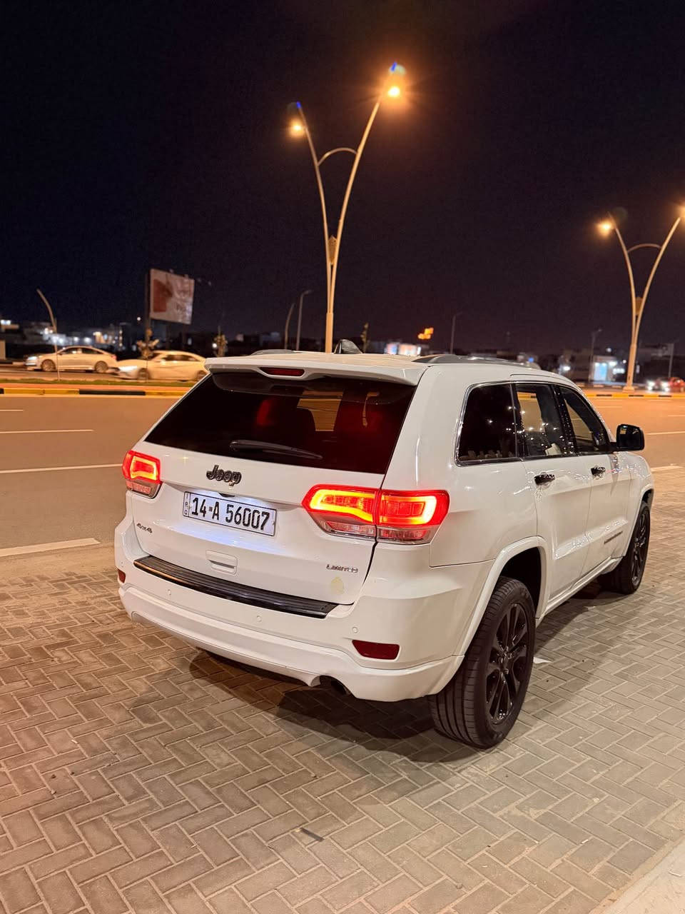 سلام عليكم جيب مديل 2017 فول مواصفات عده لفتحه وارد امريكي ضربته جاملغ وبنيد وبيه بيبان ثنين كلير من امريكا سياره رقم بصره  جاهزه مكينه كير حداديه  كله جاهزه بدون لا لغود ولا شواصي سياره جديده ما متعوبه السعر ب170 وبيه مجال رقمي *********** فقط شريحه بدون واتساب. وهاذ رقمي الي بيه واتساب  *********** مكان سياره بصره قبله حي المهندسين البصرة, العراق
