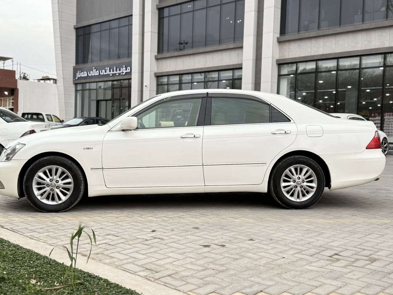 شاهينه
موسس ٢٠٠٦١٨٢ گيرو مه كينه گه وره بيدوكه ل دوو دگمه تايه و ويلي تازه تازه داخل مه سرف كراوه گلوپي شاشه ئيش ناكات ناو زه رد لايت ناوچه ى كوير هه ردوو كوشن كاره با به سمه ره ساسي كاميره و شاشه بي ته قه و ره قه ١٦٣٠٠٠روشتوه سعرى ٦٦نمونه له جوانى ***********
