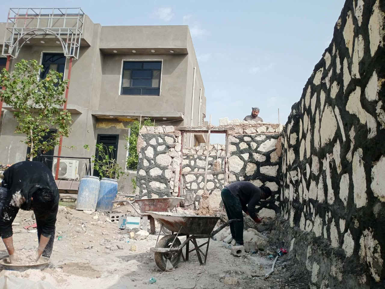 أبو حيدر البناء الحجركرسته وعمل شغل درجة اوله ***********
