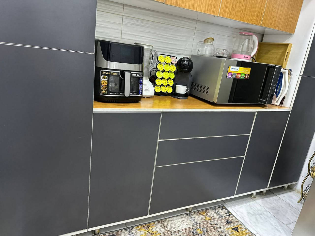 السلام عليكم🤚
كاونتر نضيف جدآ جدآ لون حلو مرتب تصميم حديث استعمال قليل 
 للتفاصيل اكثر الاتصال على هذا الرقم ***********👍
