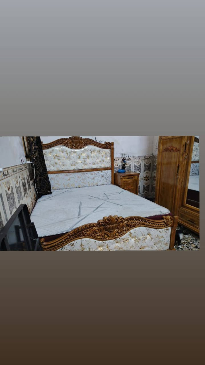 غرفه كامله الي مفتوح كنتور بابين جديد صار شهر سعره مليون وسبعميه،  
وتخم 10مقاعد سعره 250الف


**إذا كنت صاحب هذا الإعلان وتريد حذفه لأي سبب، رجاءا أرسل رسالة إلى الدعم الفني**