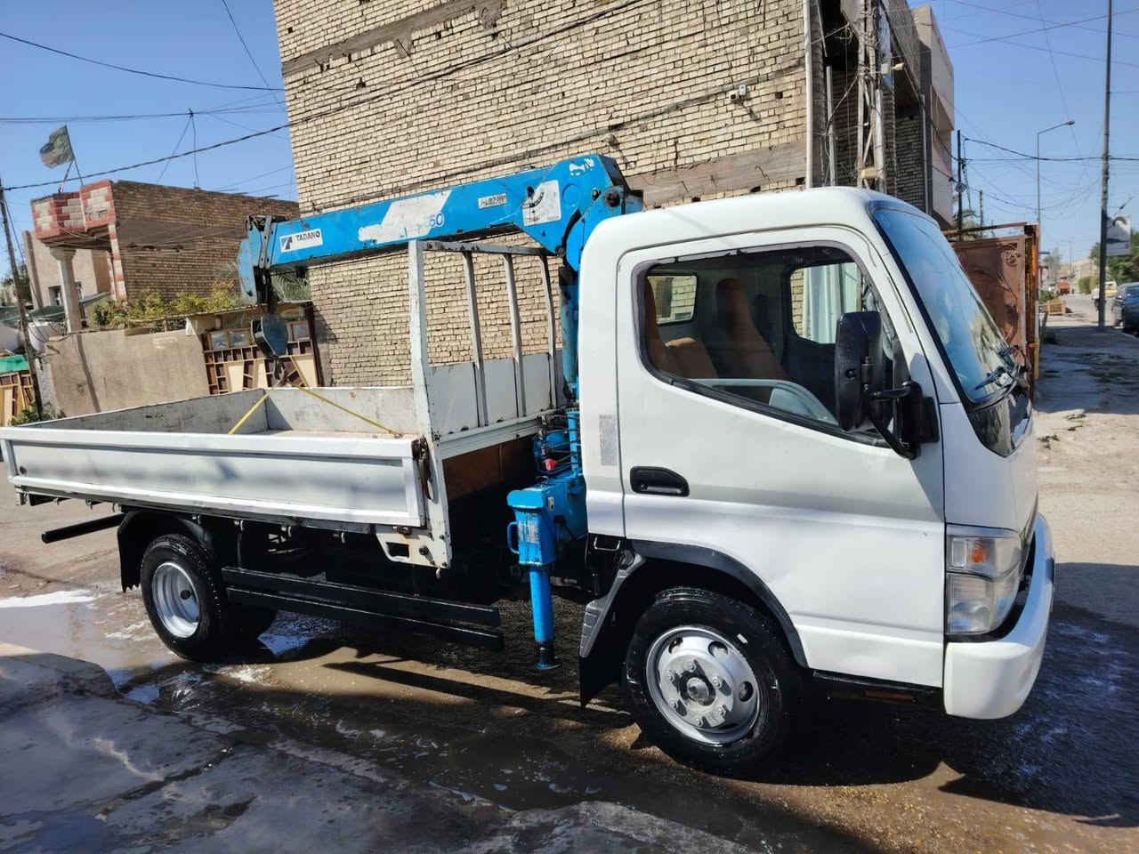 السلام عليكم كنتر كرين موديل 2008 السنوية كرين 
مكان السياره بغداد /***********
