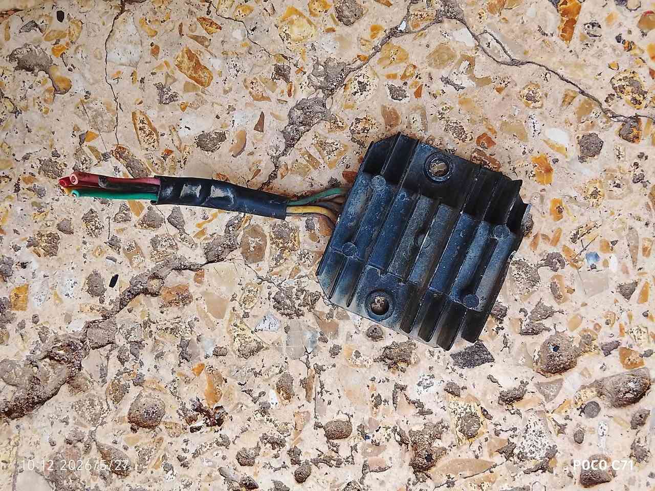 تاير جلاتين اصلي عدد 2خلفي امامي 
سلف ع فحص 
ملف ع فحص 
كتف شحن 
عقل 
تحكمات ستيرن إشارة سلف هورن دبل إشارة 
كويل 
ستاند كهربائي هوة والحساس 
مازدة خلفية ك فحص 
مازدة أمامية ع فحص بيهة زنون اصلي ورماش ازرك 
صالنصة 
شيال هاوزن بلادي 
دبلات خلفية عدد 2
دبلات امامي عدد 2
جوزة وياهة واير قفل جنطة 
يدة بريك امامي وعمبار دهن 
يدة بريك خلفي وياهة واير بريك 
يدة سكليتر وياهو الواير 
كابريتر
كيج شغال ع فحص 
فلاوين 
مروحة فلاوين
سبايدر خلفي 
مكاني حي النصر 
***********
